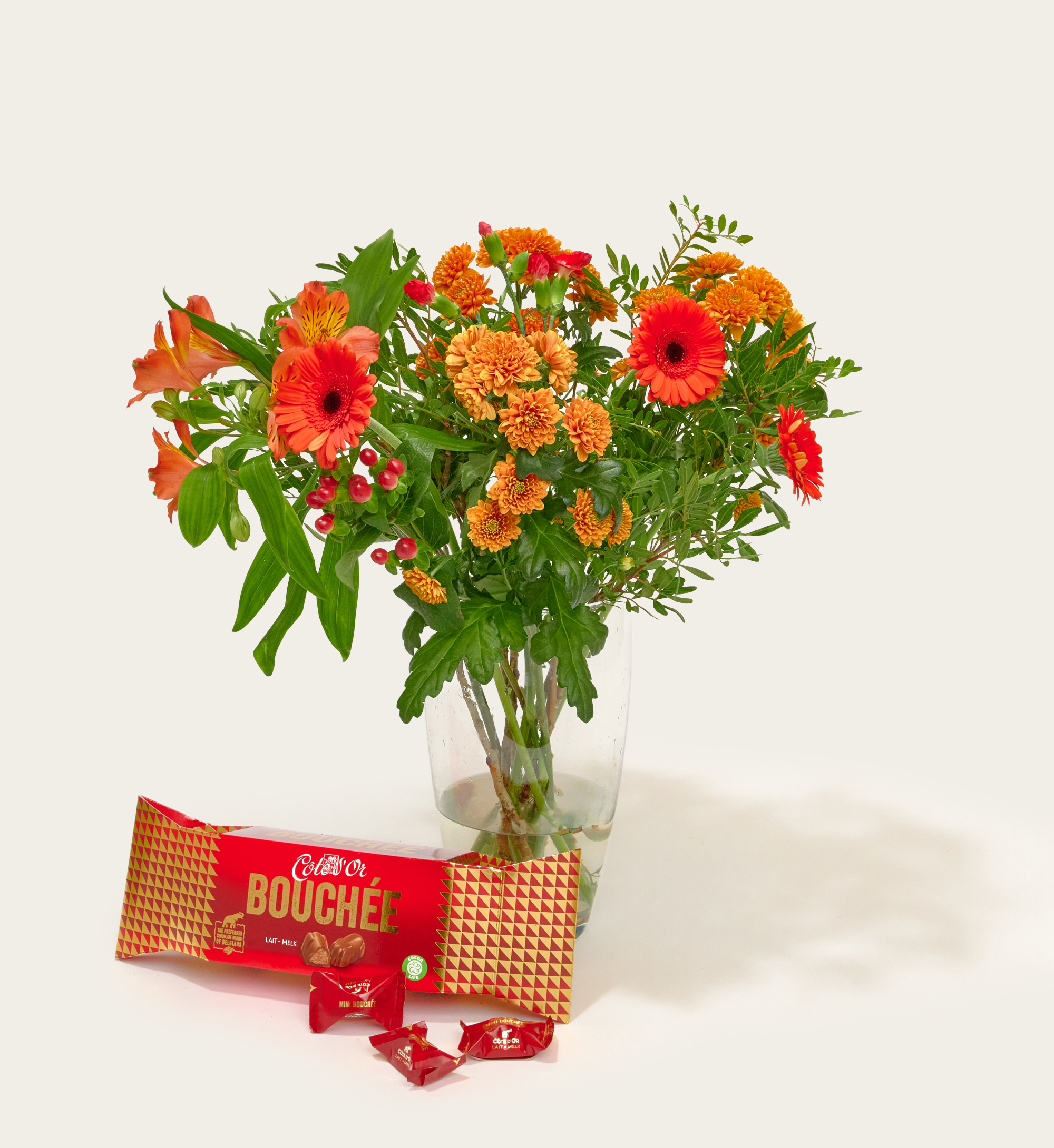 Boeket Bloemen Emmanuel met Côte d'Or Chocolade Bouchée Cadeau | Chocolade cadeau + kaart versturen