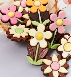 Ru Langwerpig Trolley Chocolade Cadeaubox met Bloemen Chocolade | Hallmark